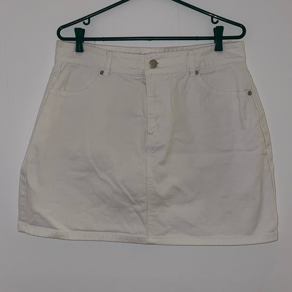 White Mini Skirt, Forever 21, Size 0XL - Picture 1 of 2